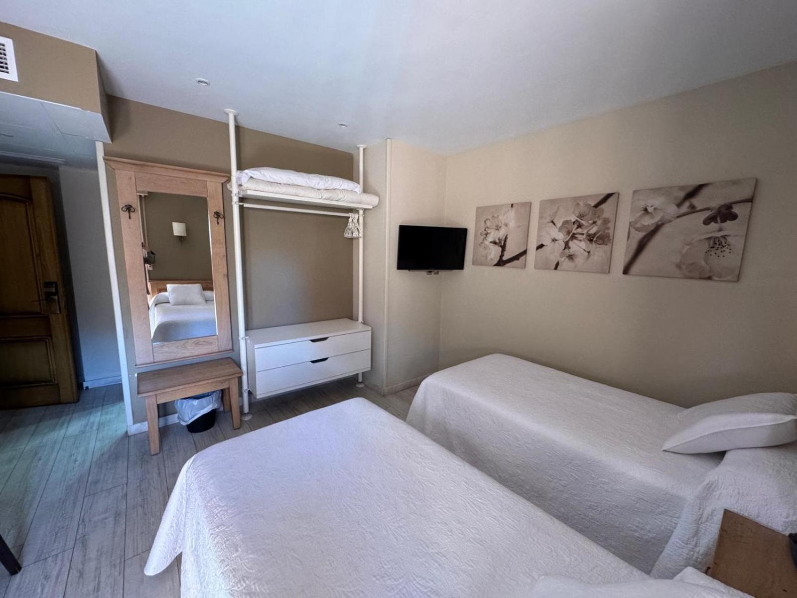 Hotel Alda A Boira ฮากา ภายนอก รูปภาพ