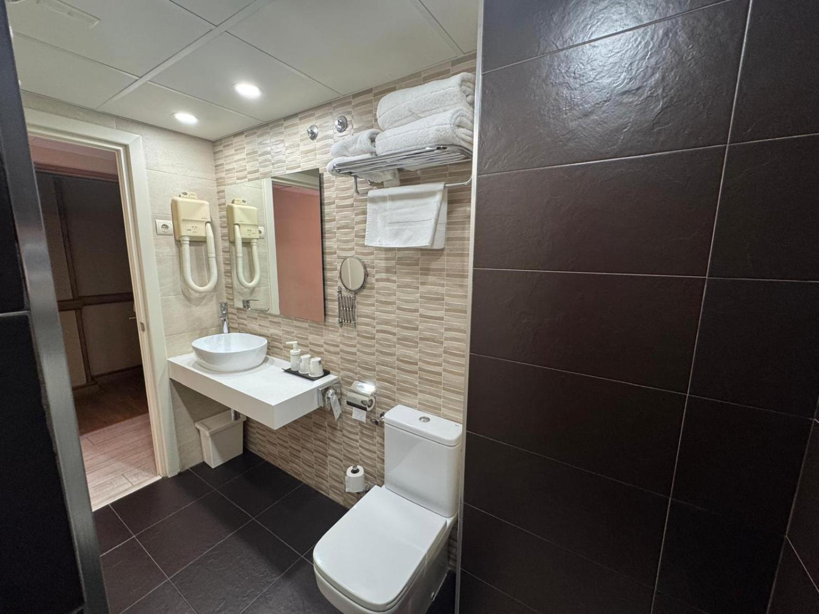 Hotel Alda A Boira ฮากา ภายนอก รูปภาพ