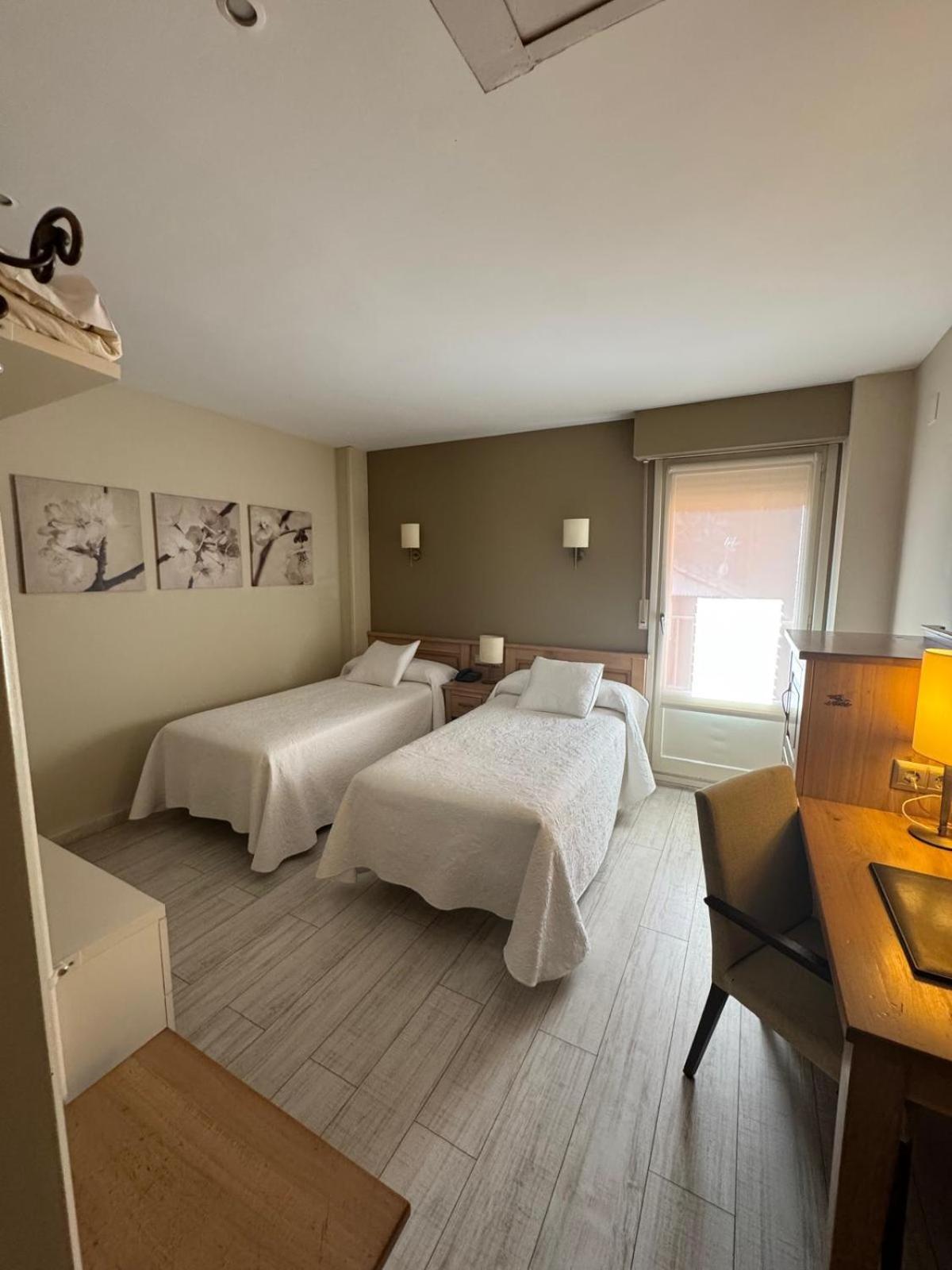 Hotel Alda A Boira ฮากา ภายนอก รูปภาพ