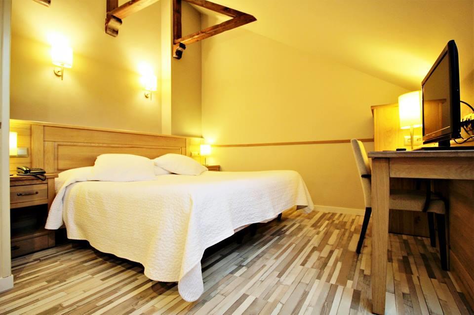 Hotel Alda A Boira ฮากา ภายนอก รูปภาพ