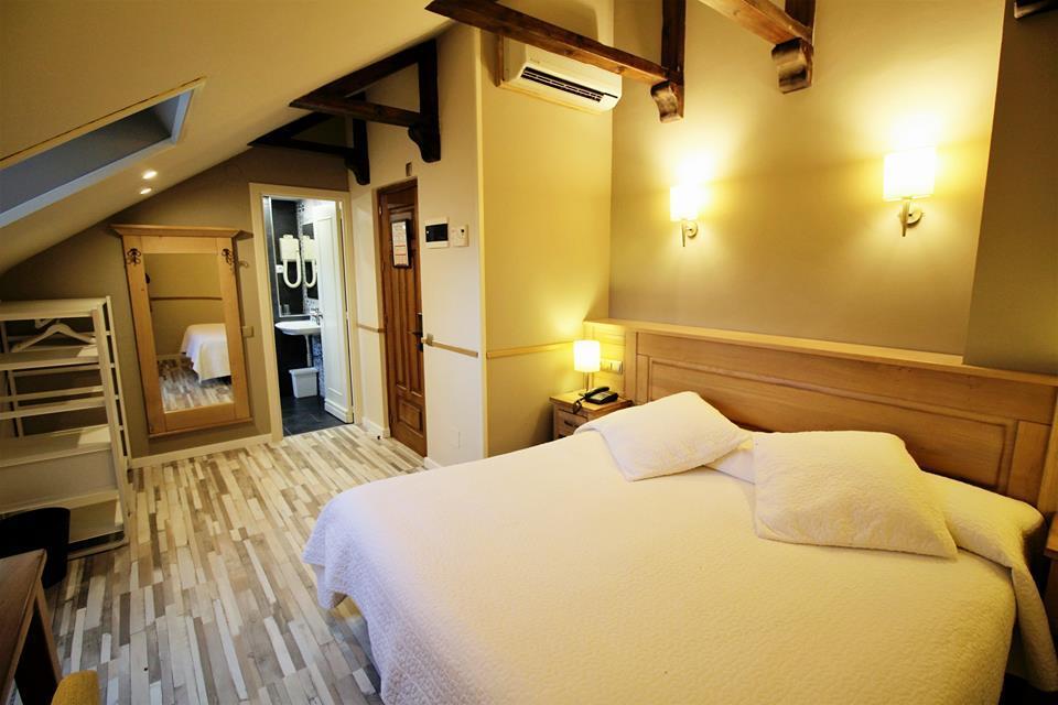 Hotel Alda A Boira ฮากา ภายนอก รูปภาพ
