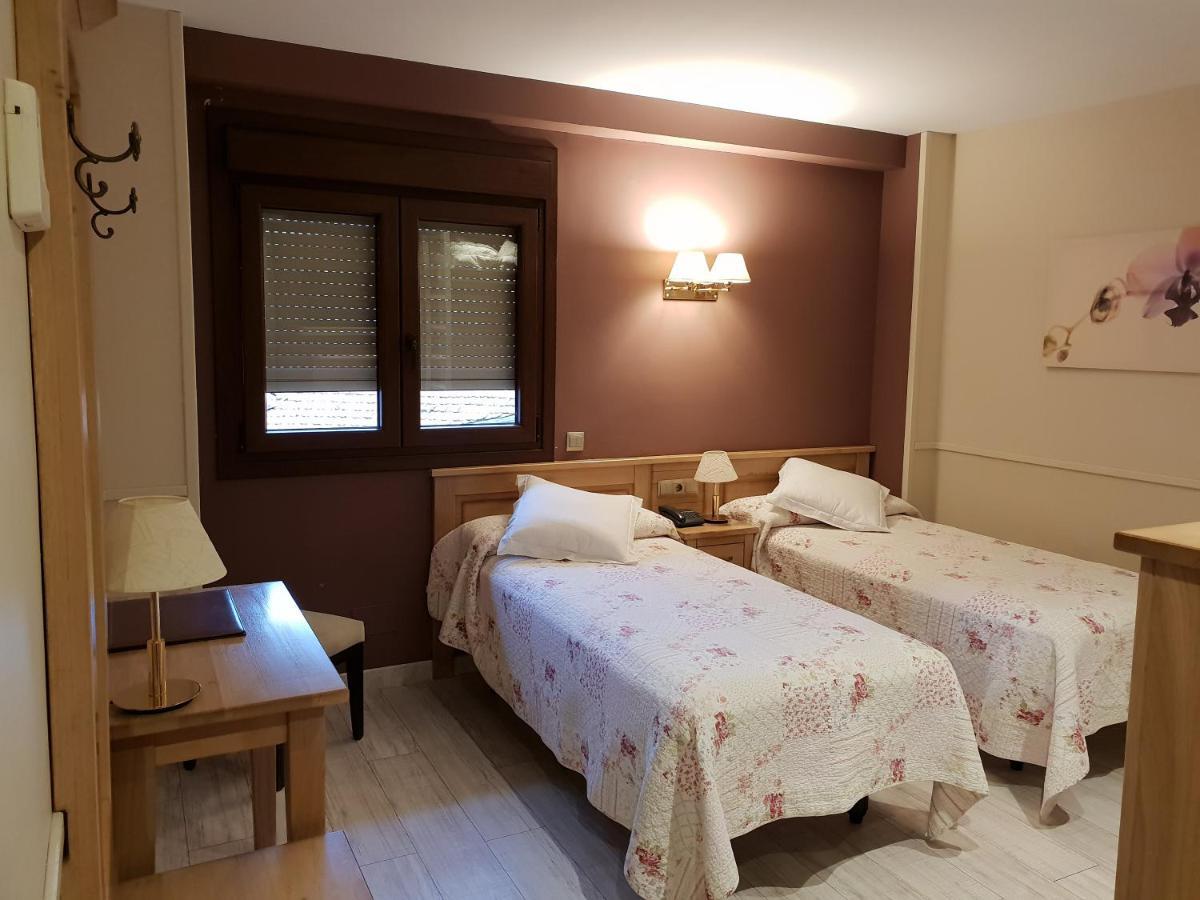 Hotel Alda A Boira ฮากา ภายนอก รูปภาพ