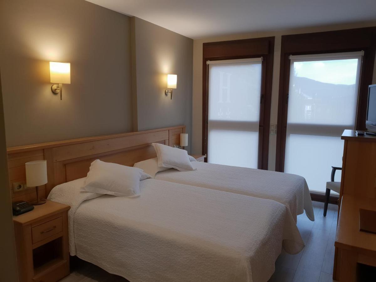 Hotel Alda A Boira ฮากา ภายนอก รูปภาพ