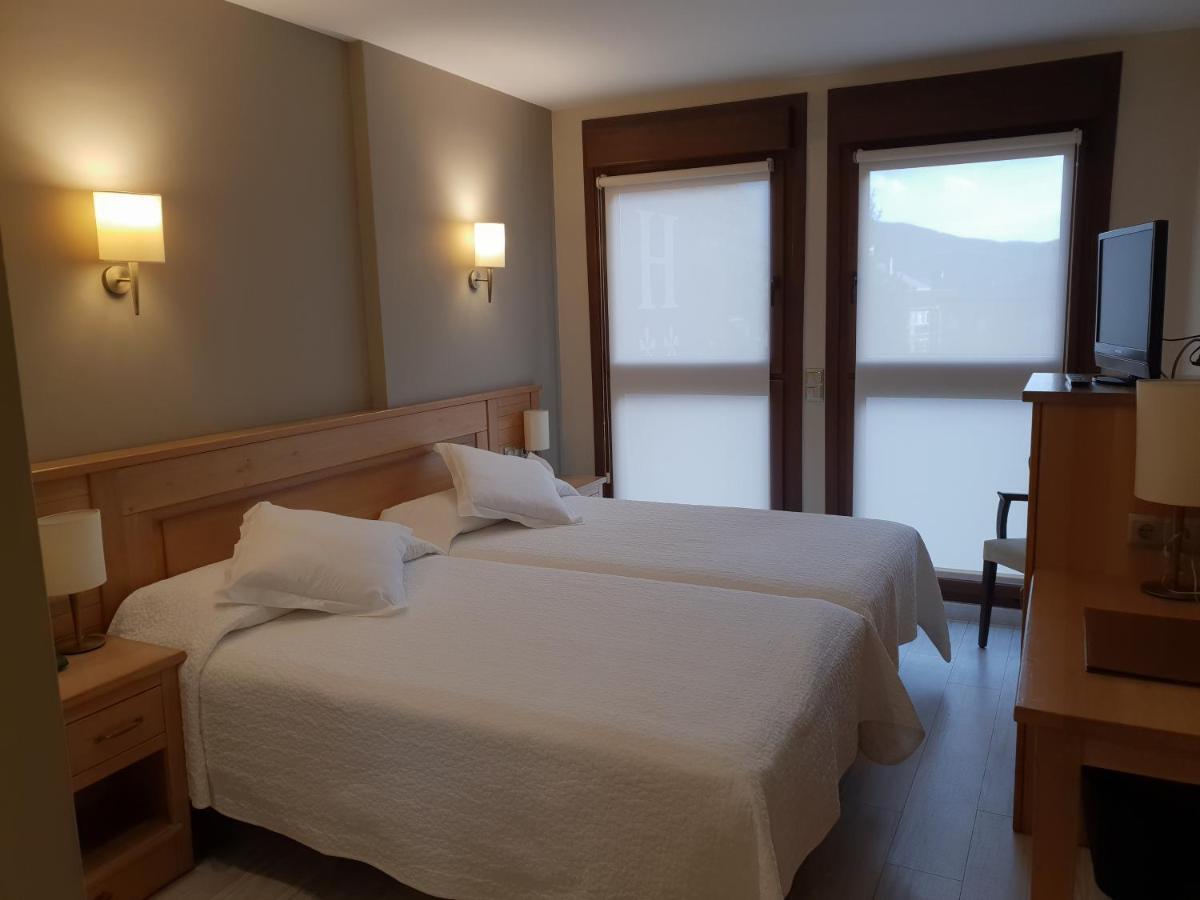 Hotel Alda A Boira ฮากา ภายนอก รูปภาพ